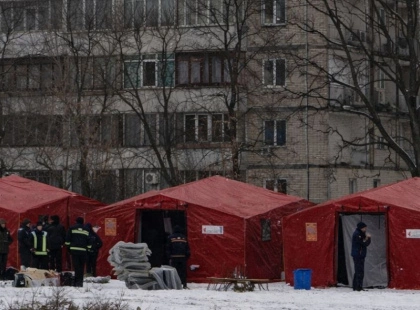 У Дніпровському районі Києва на території школи розгорнули намети ДСНС: як це виглядає і для чого вони потрібні