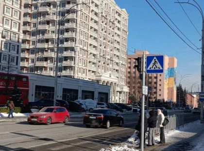 У Голосіївському районі запрацював новий безбар’єрний світлофор із резервним живленням
