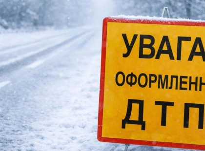 Крижаний спуск: під Ворзелем шість авто потрапили в «заміс» через нечищену дорогу