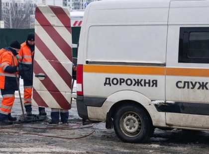 Зрада чи необхідність? Чому у Києві кладуть асфальт прямо на сніг при -6°C та скільки протримаються такі латки