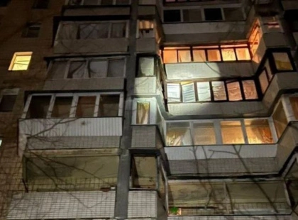 Нічна атака 12 лютого: уламок дрона влетів у квартиру киян