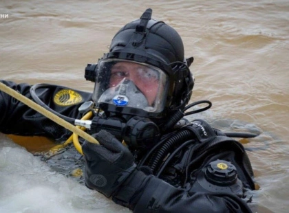 Тиждень пошуків на Київському морі: рятувальники досі шукають водія затонулого УАЗа