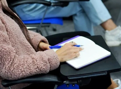 В Києві відкрилася виставка «Клас» про підлітків війни – вхід вільний