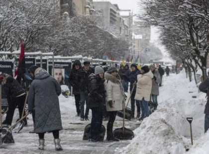 Сніг паралізував Київ: затори, ДТП і дорогі поїздки на таксі