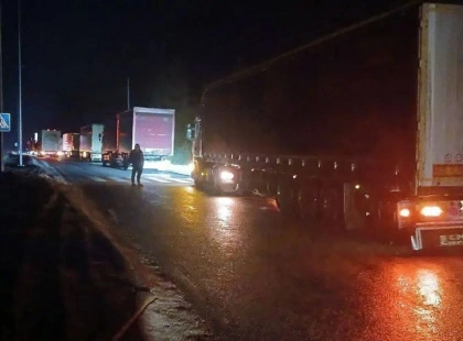 Зима паралізувала Київ і область: кілометрові затори, сотні ДТП і бездіяльність служб