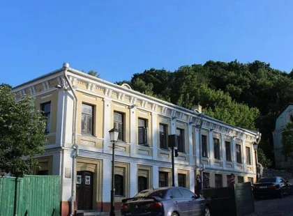 Андріївський узвіз почнуть рятувати з фундаменту: у Києві відреставрують будинок ювеліра Брезгунова