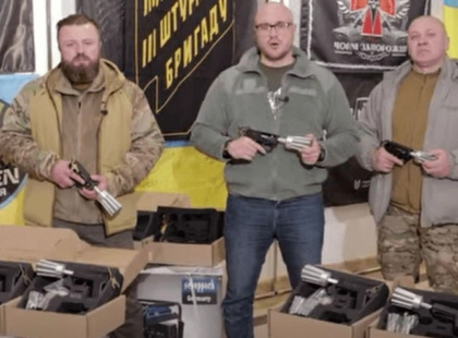 Волонтери передали 53-й бригаді генератори та антидронові сіткомети