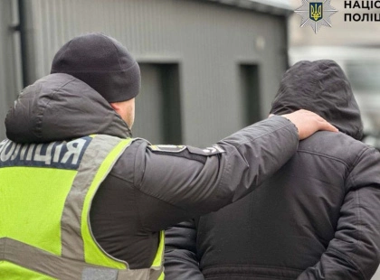Десятки транзакцій за день: у столиці суд розглядатиме справу про крадіжку з картки військового