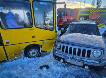 На Київщині ДТП зі шкільним автобусом: у салоні було 19 дітей