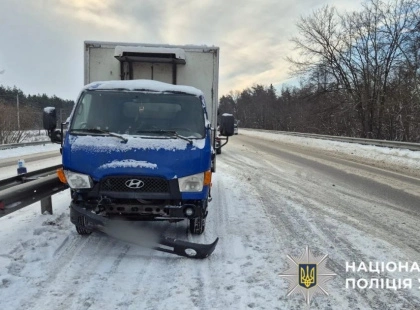 На Обухівщині зіткнулися дві вантажівки: постраждала жінка
