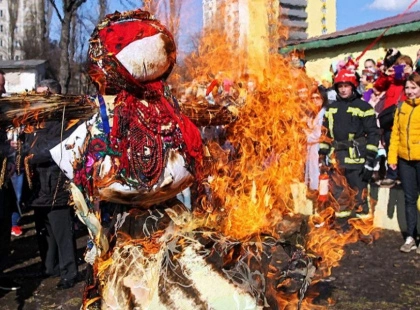 Масниця в Києві 2026: де спалять опудало, водитимуть колодку та пригощатимуть варениками