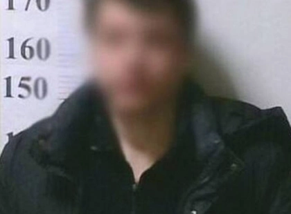 У Києві біля метро «Чернігівська» затримали нападника, який порізав підлітка канцелярським ножем