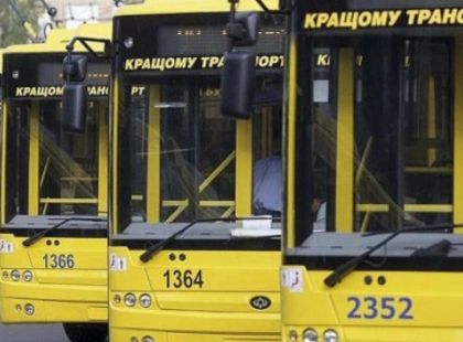 Лівий берег знову їде стоячи: чому киянам додали лише 13 автобусів і це не рятує