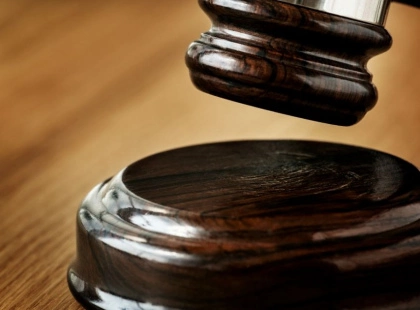 Фіктивні борги й реальні мільйони: у Києві судитимуть адвоката за схему зі списання коштів