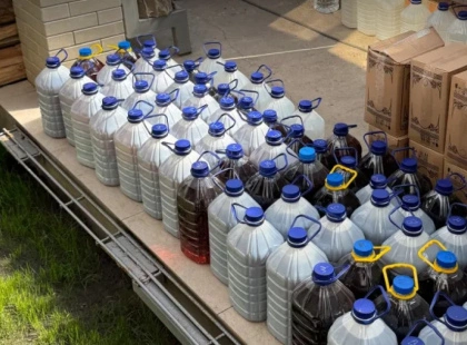 У Києві викрили підпільний цех із 50 тоннами фальсифікованого спирту