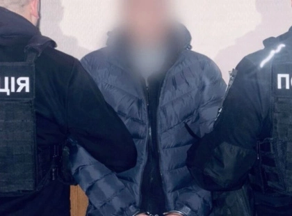 На Київщині затримали торговця зброєю: обріз, гранати й тисячі гривень «прибутку»