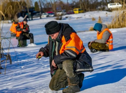 Весна на кризі: під Києвом у Бабинцях провели чемпіонат із підльодної риболовлі