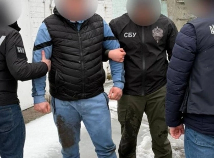 У Києві викрили адвоката, який обіцяв «законний» виїзд за кордон через фіктивний шлюб