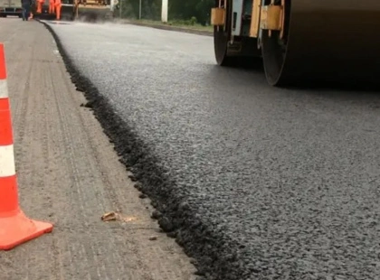 У Києві після зими масово латають ями: вже понад 12 тисяч “квадратів” ремонту