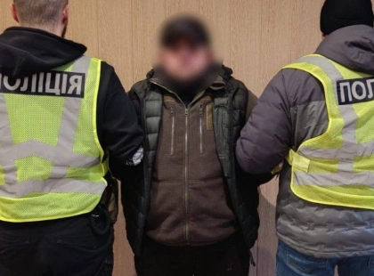 Танцював на меморіалі на Майдані: у Києві затримали іноземця, йому загрожує депортація