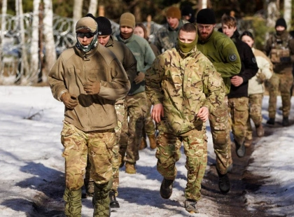 На Київщині показали представникам НАТО полігон, де цивільних готують до національного спротиву