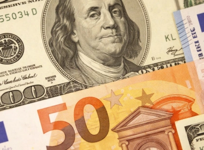 Курс пішов вниз: скільки коштують долар і євро в обмінниках Києва