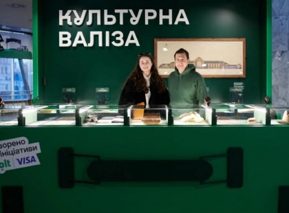 «Культурна валіза»: на вокзалі Києва виставили особисті речі Кузьми Скрябіна та раритети Леонтовича