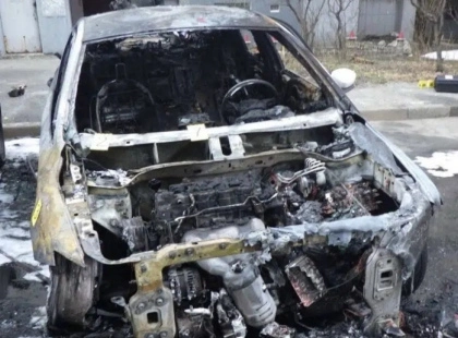 Сварка, що вийшла з-під контролю: у Києві чоловік спалив авто сусідки, а разом з ним - ще дві автівки поруч