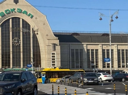 Таємний власник та суди з КМДА: що насправді заважає добудувати паркінг біля вокзалу
