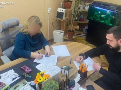 У Києві 9‑річного хлопчика дев’ять місяців катували: підозра матері та керівниці Служби у справах дітей