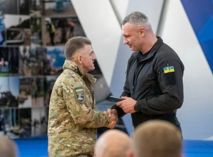 Кличко нагородив столичних добровольців медалями «Честь. Слава. Держава»