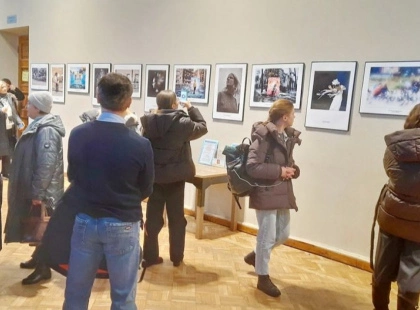 Фотопроєкт «Вкрадена весна» Олени Гром експонується у Камінній залі та Будинку архітектора