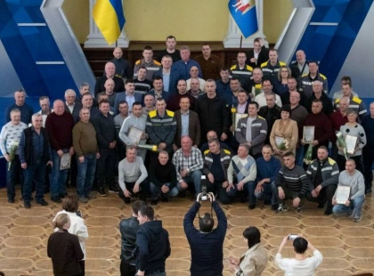 Мер Києва Віталій Кличко відзначив працівників ЖКГ за відновлення світла, води й тепла