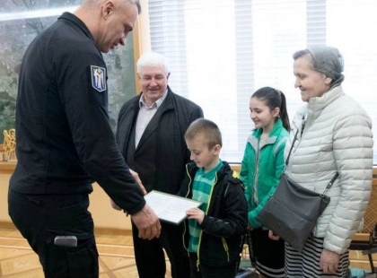 Кличко вручив ордер на квартиру родині з 43 осіб, яка 19 років чекала на житло