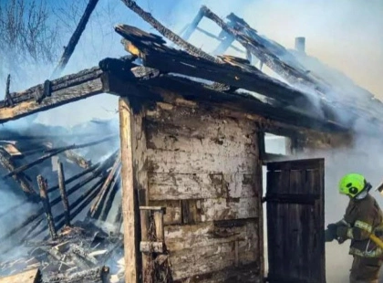 На Київщині подружжя спопелило пів гектара землі та сусідський сарай