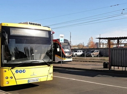 В Києві автобуси №46 та №112 курсуватимуть за зміненою схемою через ярмарок