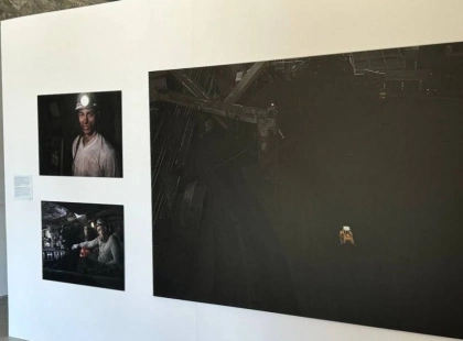 «До світла»: у Києві відкрили фотовиставку Ліберових про героїзм енергетиків та рятувальників цієї зими