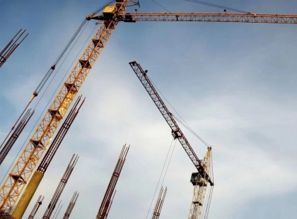 Мінус 50% у будівництві: як економічні втрати країни б’ють по Києву
