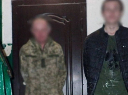 У Києві затримали двох зухвалих нападників, які погрожували ножем пенсіонерці