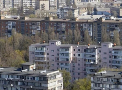Світло навіть під час блекаутів: у Києві багатоповерхівки отримають резервне живлення