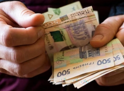 Пенсія 3 тисячі проти 200: як у Києві співіснують «мінімалка» і спецвиплати для еліт