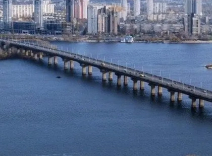 Русанівка і Березняки без тепла: аварія на мосту Патона залишила райони без опалення