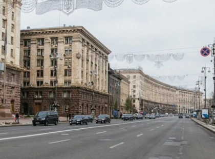 Київ ремонтує дороги після зими: де перекриття і чого чекати водіям