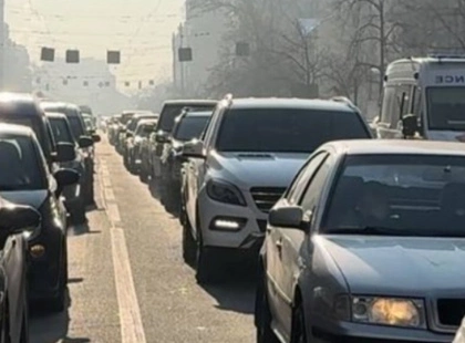 Київ стоїть у заторах: які мости перекриті і як це впливає на рух