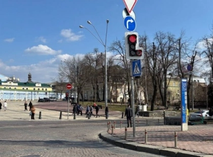Світлофор, який неможливо “не помітити”: у центрі Києва тестують новий стандарт