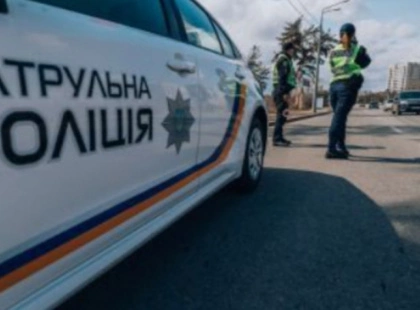 Екстрена операція поліції на Київщині: патрульні врятували жінку, що загубилася на вулиці
