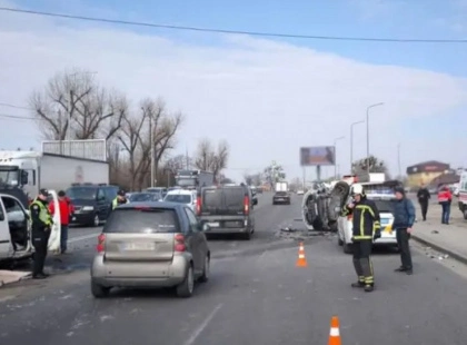 Смертельна ДТП на Кільцевій дорозі: мікроавтобус перекинувся після зіткнення