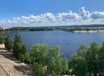 Велика весняна толока на Оболоні: киян запрошують прибирати набережну та парк на Прирічній