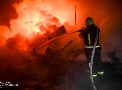 Нічна пожежа у центрі Києва: з будинку на Петлюри врятували 10 людей