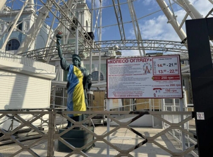 На Подолі з’явилась Статуя Свободи на колесі огляду